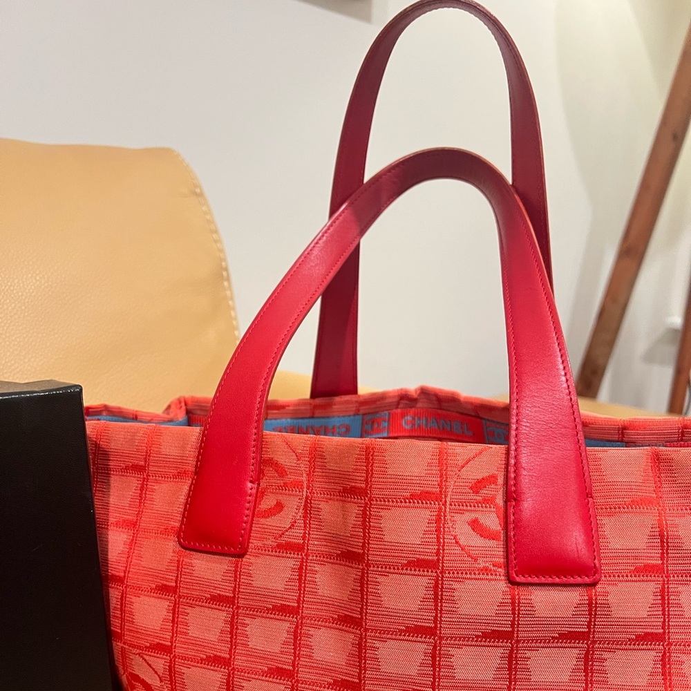 CHANEL Travel Line Tote Bag Nylon Red CC - Picture 4 of 16